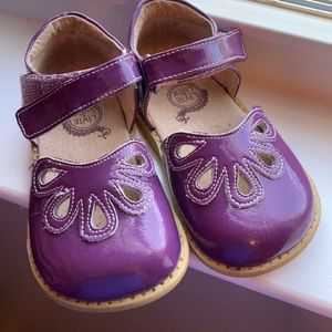 Livie & Luca toddler size 7 Petal shoes